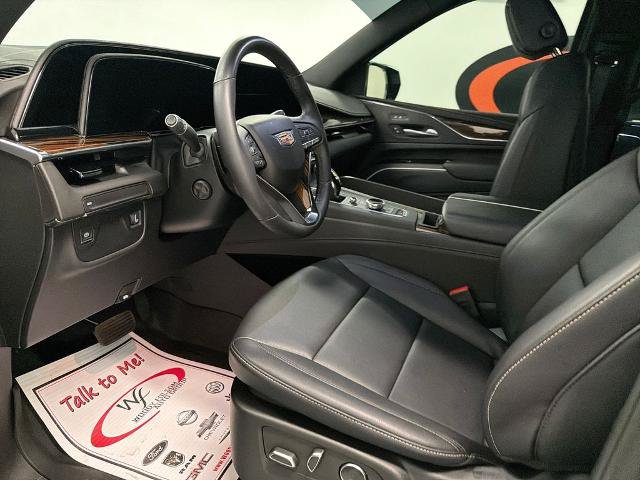 Used 2024 Cadillac Escalade Luxury RWD image 10