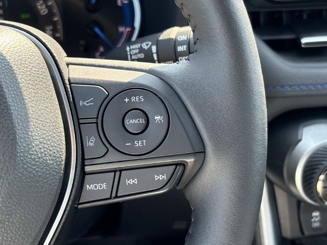 Used 2025 Toyota RAV4 XSE AWD/4WD image 28