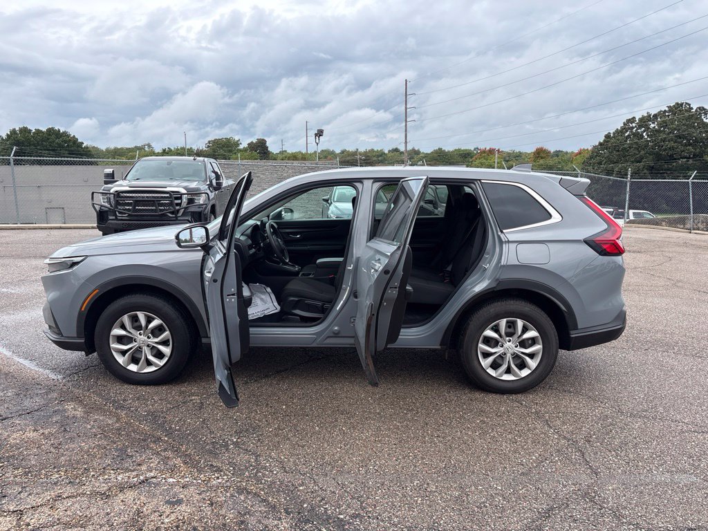 Used 2025 Honda CR-V LX image 4
