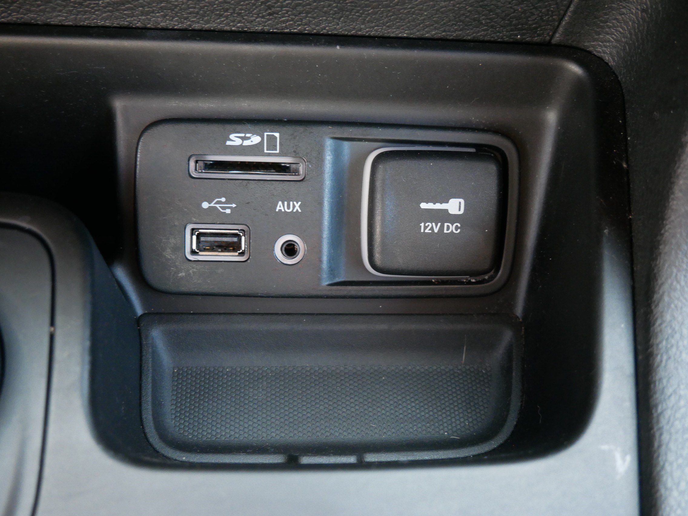 Used 2018 Jeep Cherokee Latitude w/ Safety Group AWD/4WD image 30