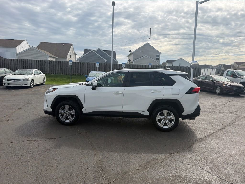 Used 2023 Toyota RAV4 XLE AWD/4WD image 5