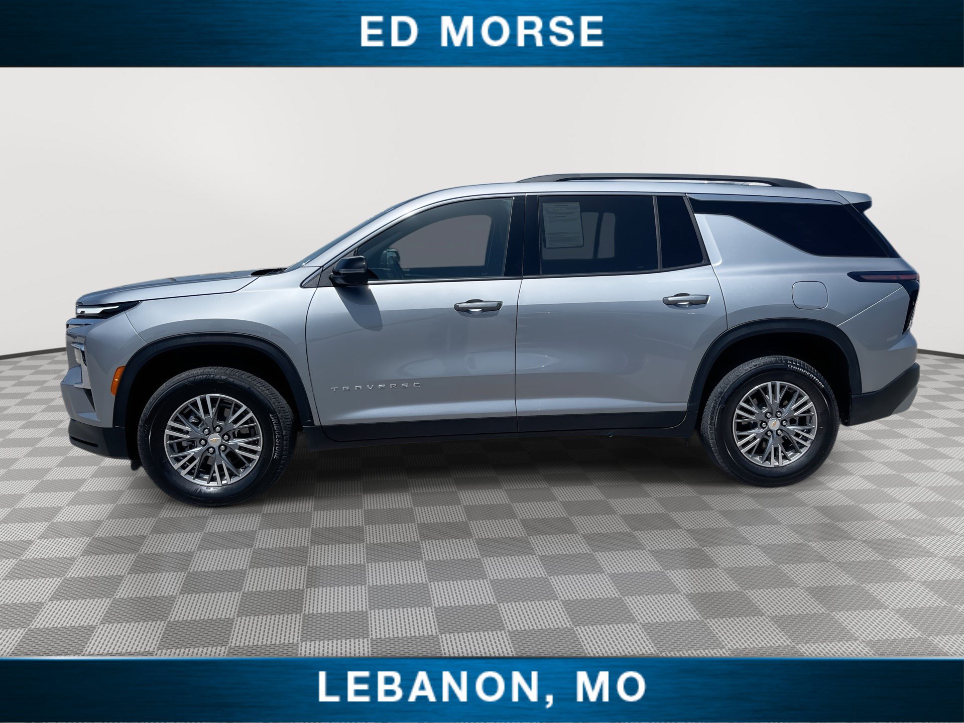 Used 2025 Chevrolet Traverse LT FWD image 5