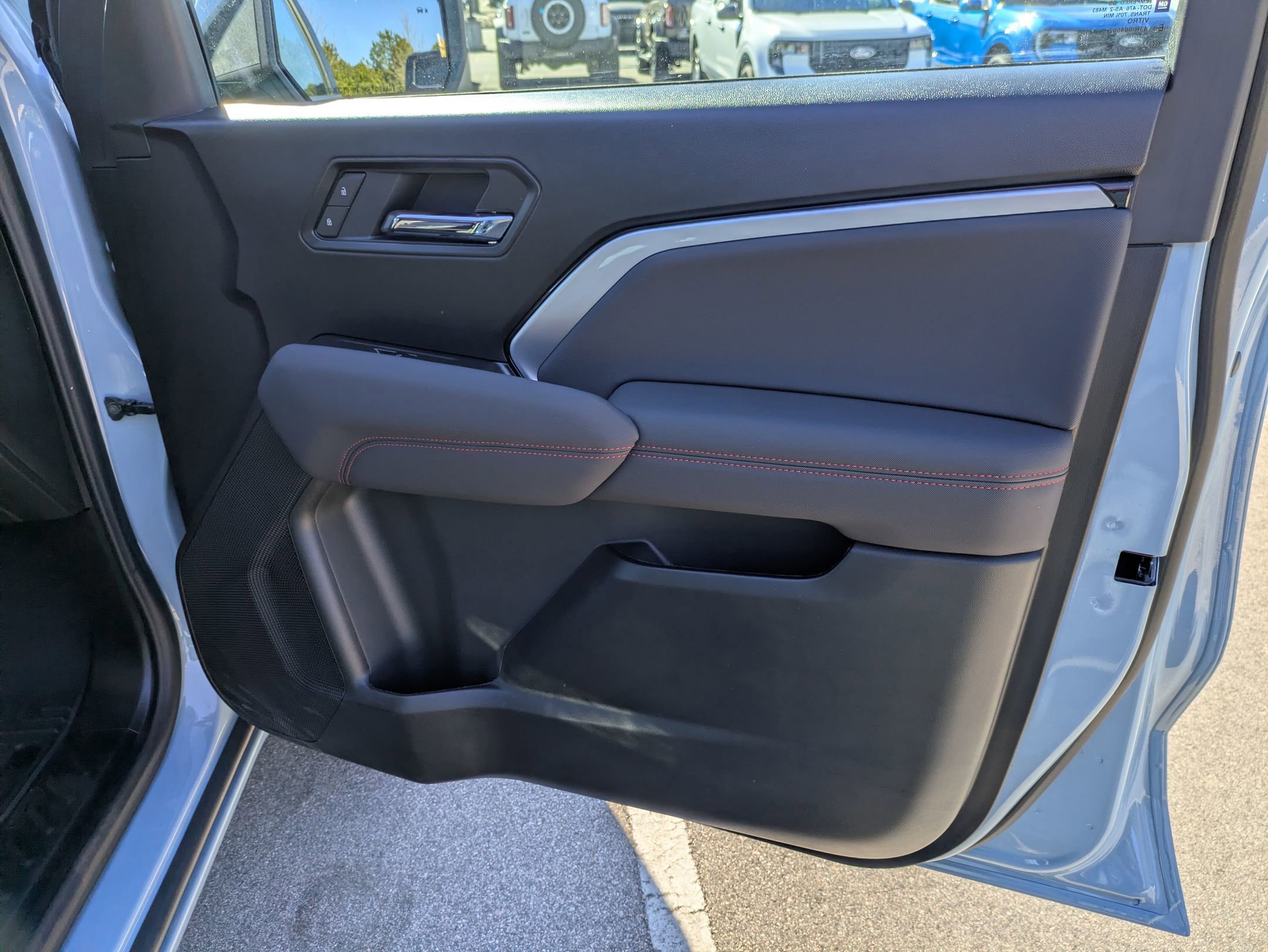 Used 2025 Chevrolet Colorado Z71 w/ Technology Package image 42