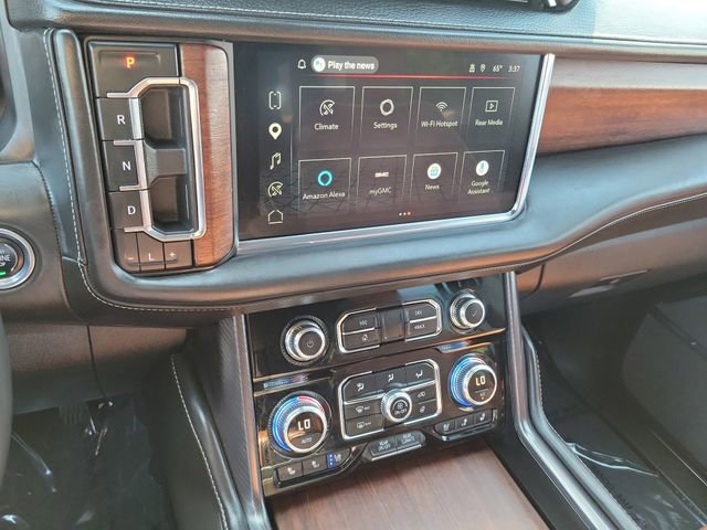 Used 2023 GMC Yukon Denali Ultimate AWD/4WD image 8