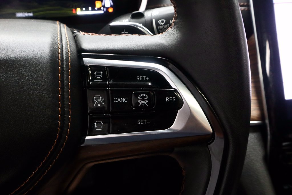 Used 2023 Jeep Grand Cherokee Summit w/ Luxury Tech Group V AWD/4WD image 31