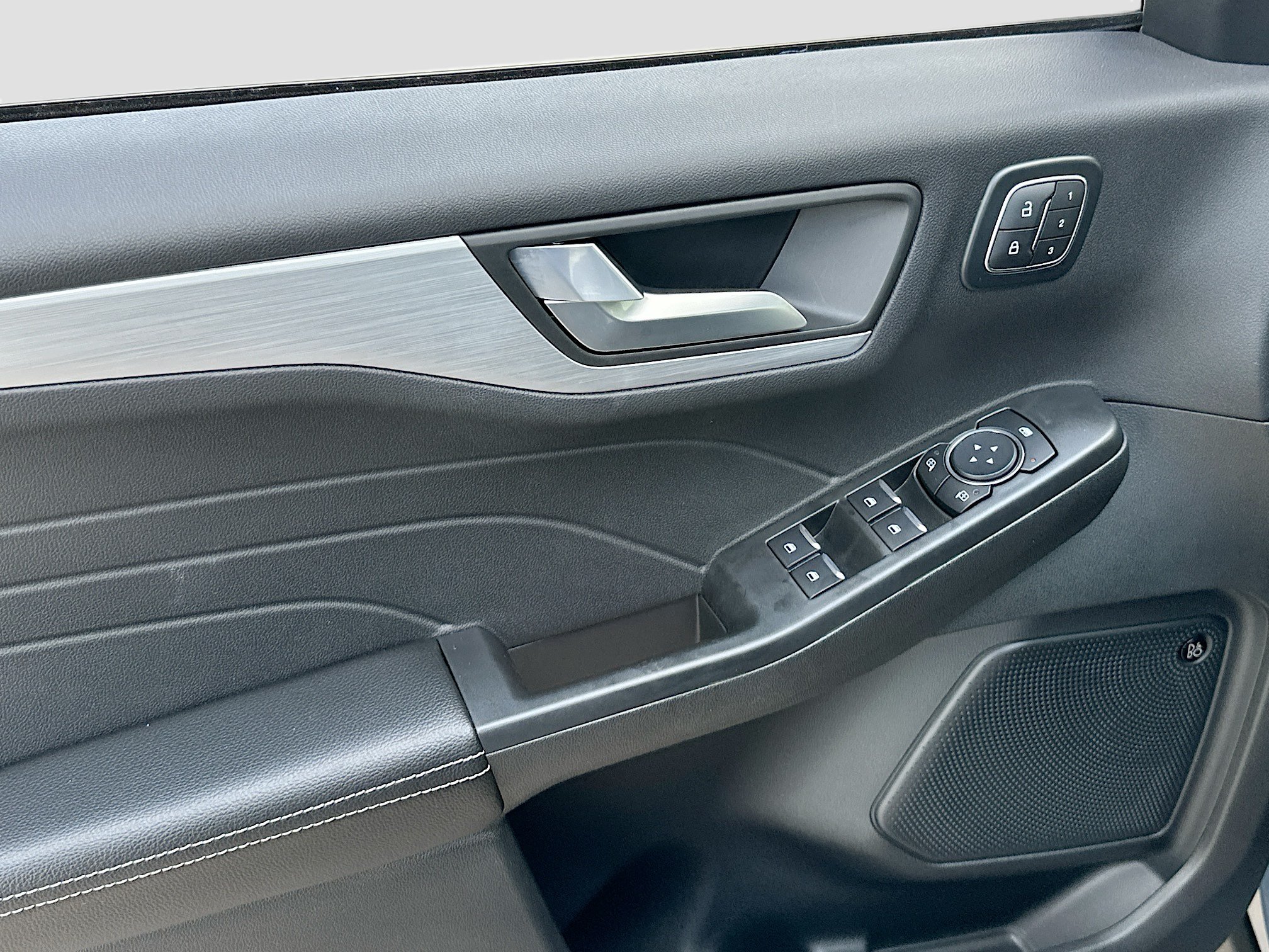 Certified 2025 Ford Escape Platinum w/ Premium Technology Package FWD image 18