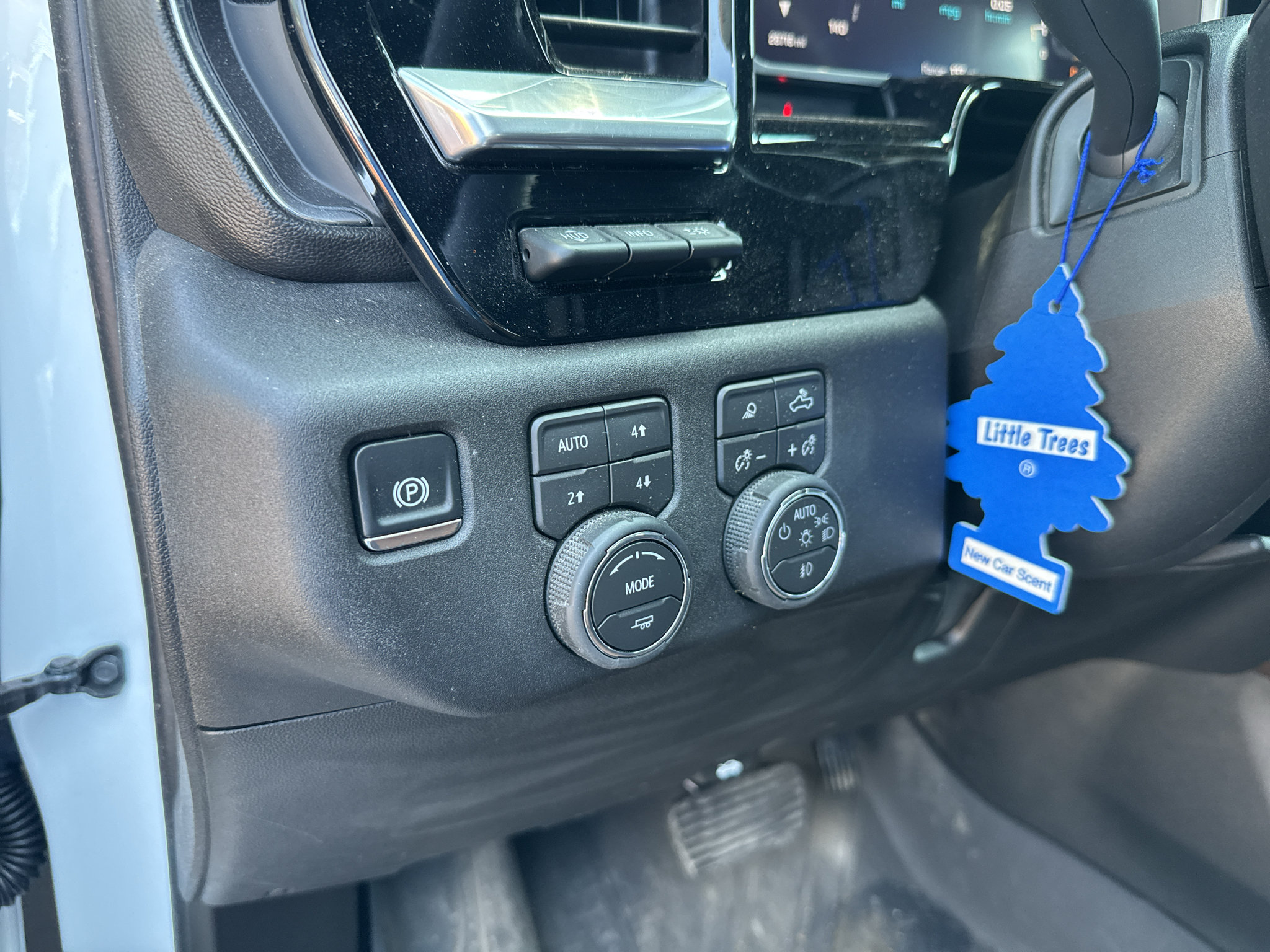 Used 2026 Chevrolet Silverado 2500 High Country w/ Technology Package AWD/4WD image 13