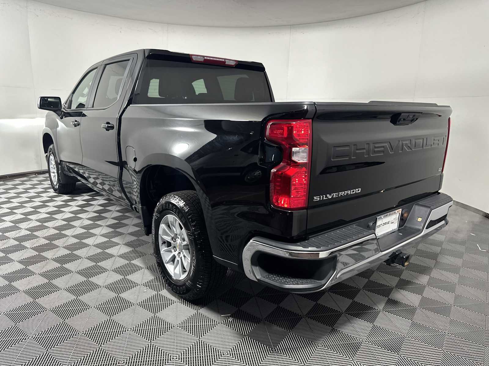 Used 2025 Chevrolet Silverado 1500 LT image 3