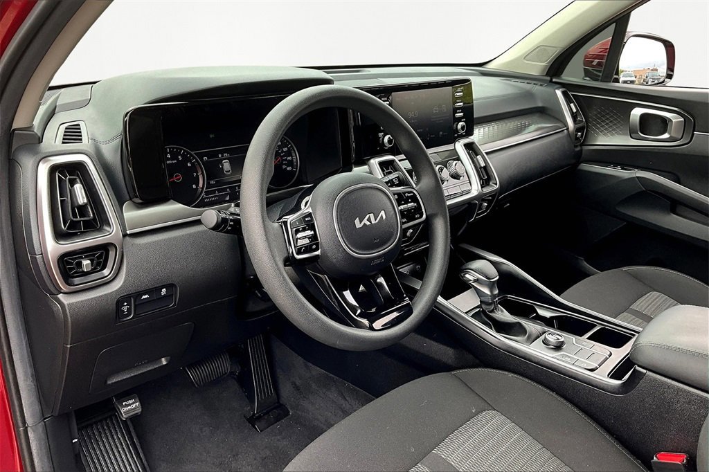 Used 2022 Kia Sorento LX image 13