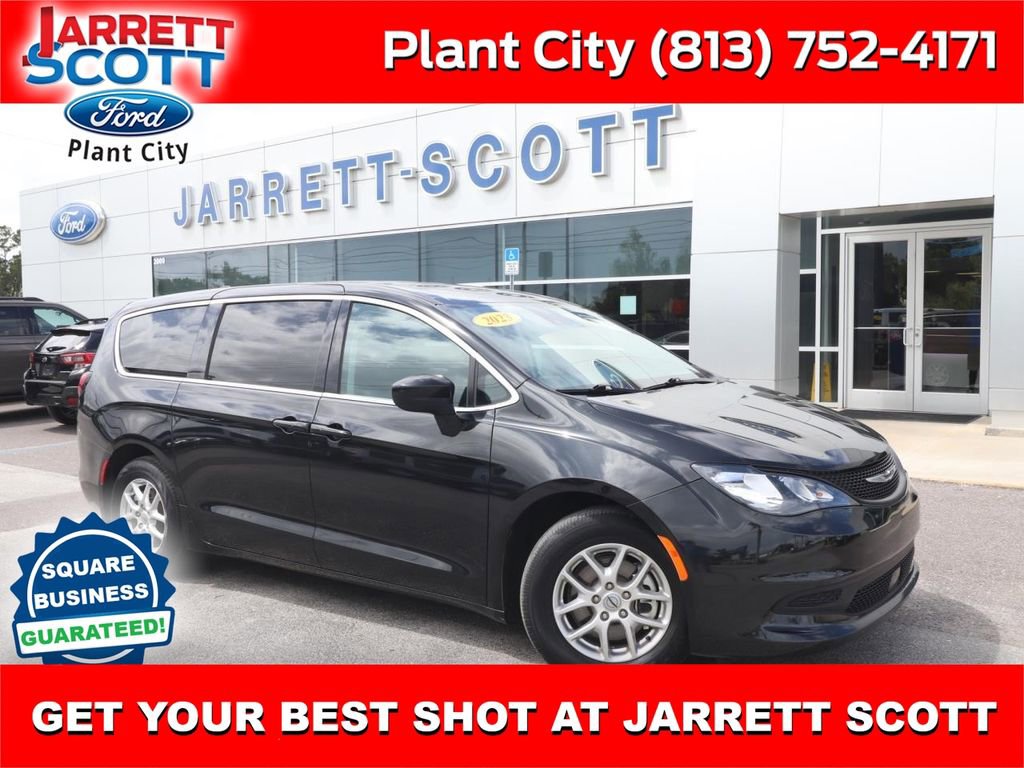 Used 2023 Chrysler Voyager LX FWD image 1
