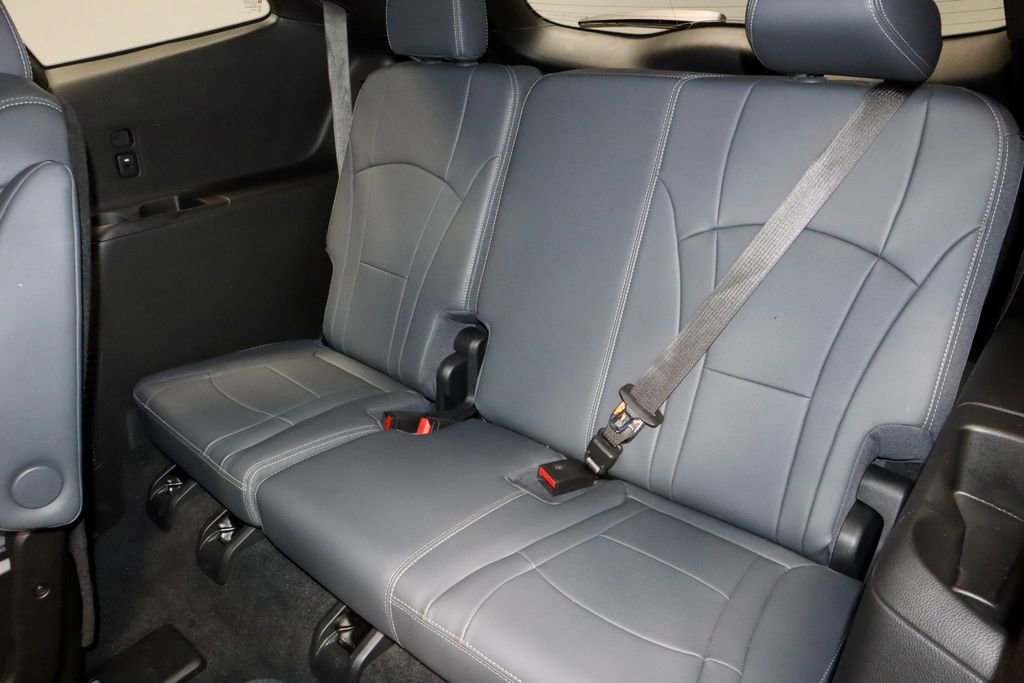 Used 2024 Buick Enclave Essence w/ Sport Touring Edition FWD image 22