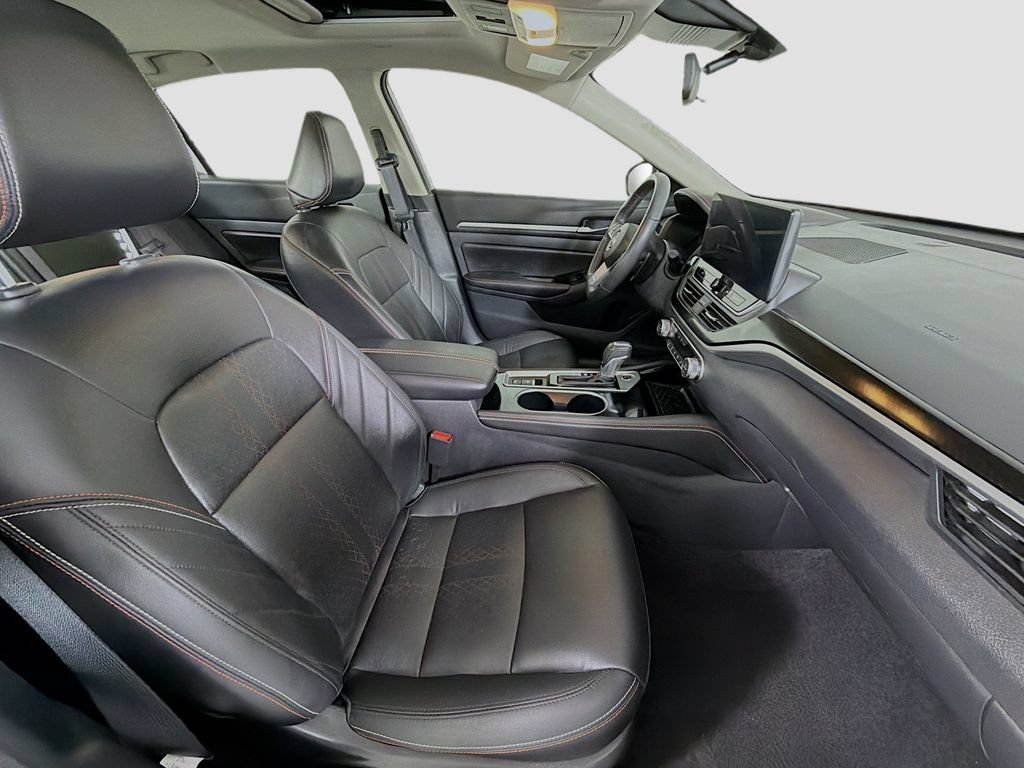 Used 2024 Nissan Altima 2.0 SR FWD image 34