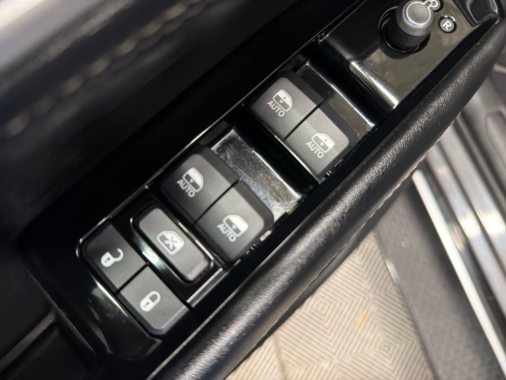 Used 2024 Jeep Wagoneer L Series II image 17