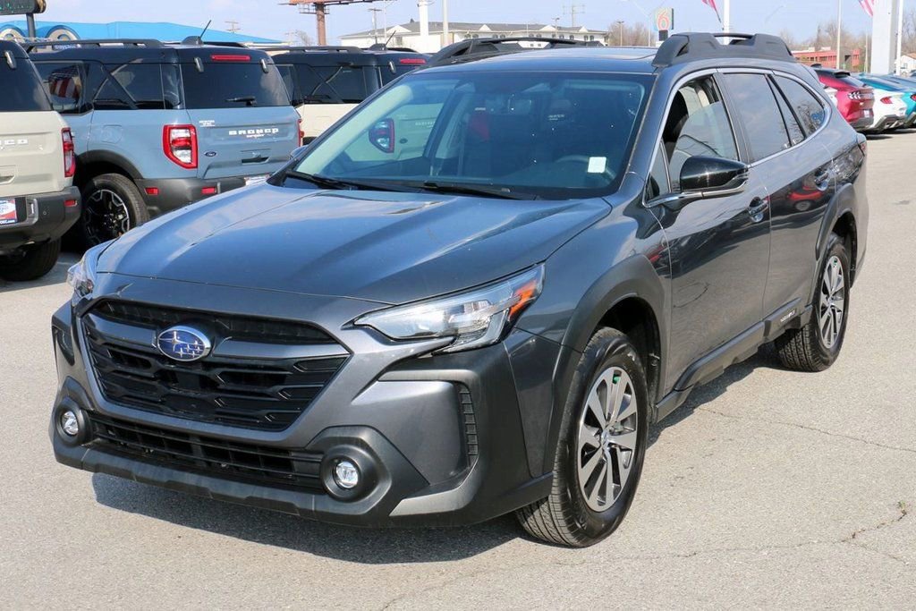 Used 2025 Subaru Outback Premium image 2