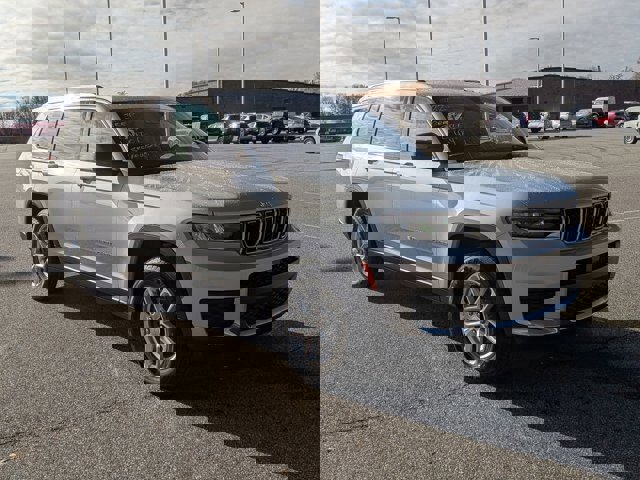 Used 2022 Jeep Grand Cherokee L Laredo w/ Luxury Tech Group I image 8