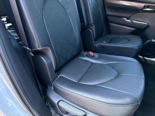 Used 2020 Toyota Highlander Platinum AWD/4WD image 14