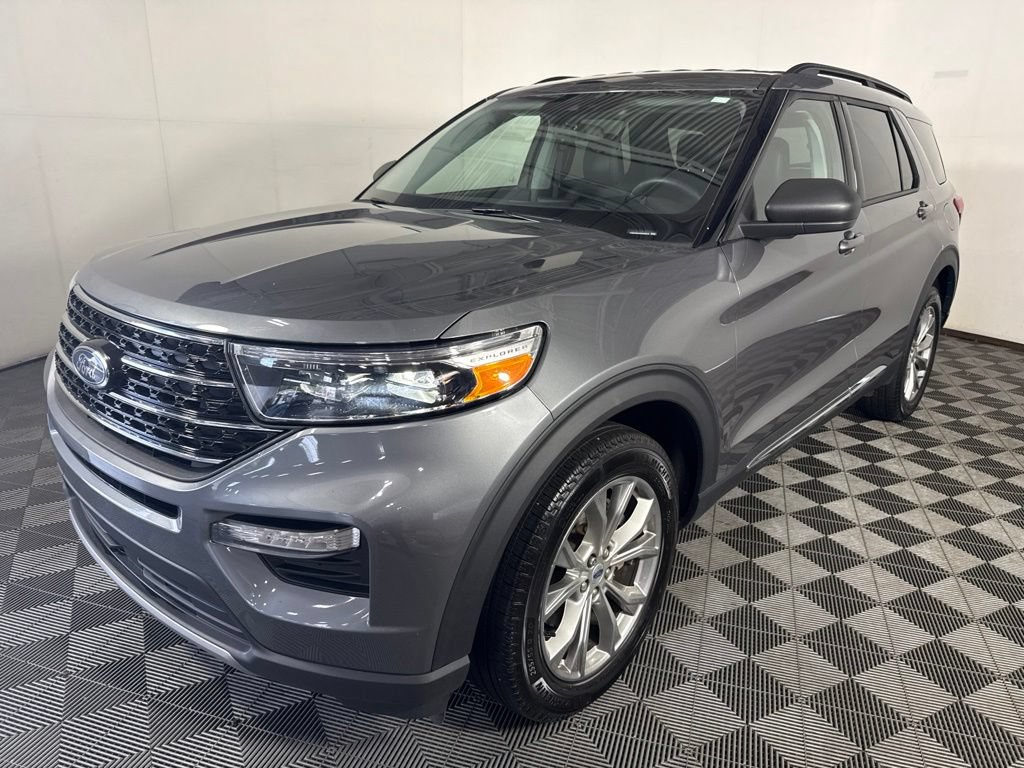 Certified 2024 Ford Explorer XLT w/ Equipment Group 202A AWD/4WD image 5