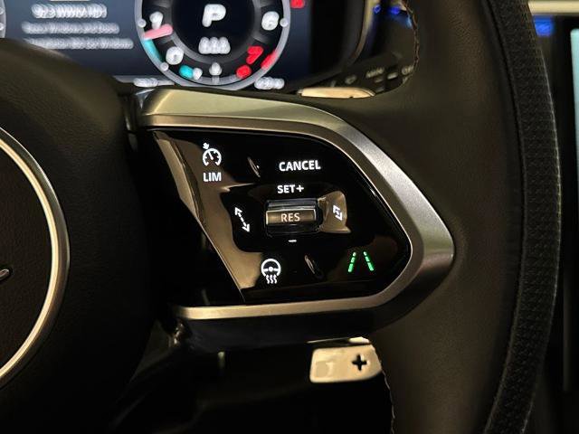 Used 2023 Jaguar F-PACE SVR image 18