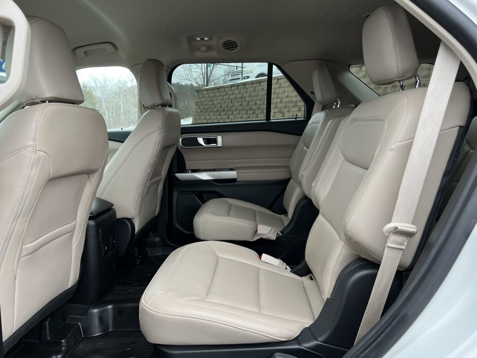 Certified 2023 Ford Explorer XLT w/ Equipment Group 202A image 5