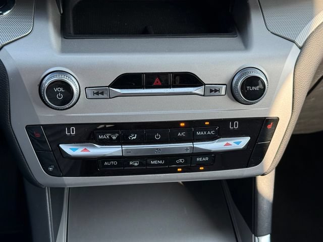 Certified 2021 Ford Explorer XLT w/ Equipment Group 202A AWD/4WD image 12