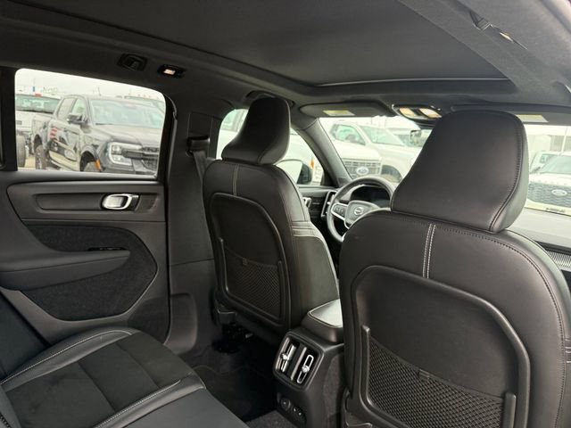 Used 2021 Volvo XC40 P8 Recharge image 10