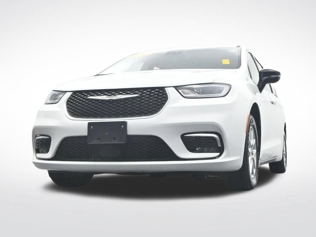Used 2024 Chrysler Pacifica Touring-L FWD image 32