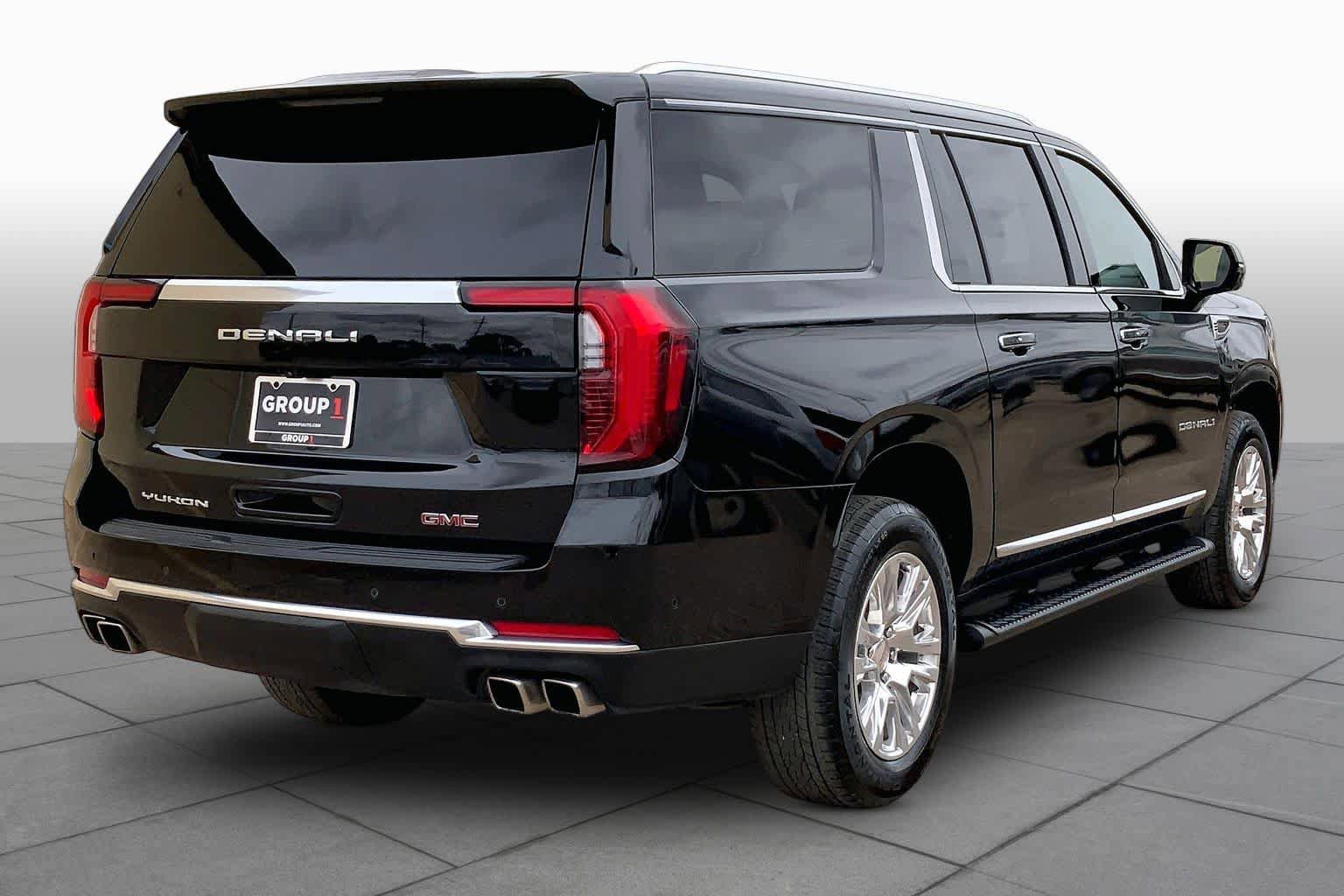 Used 2025 GMC Yukon XL Denali AWD/4WD image 13