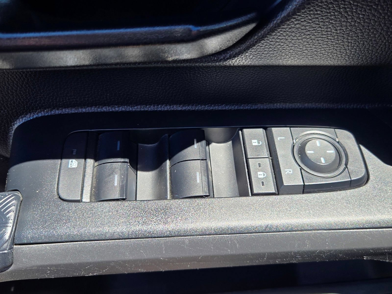 Used 2024 Toyota Tacoma SR5 AWD/4WD image 28