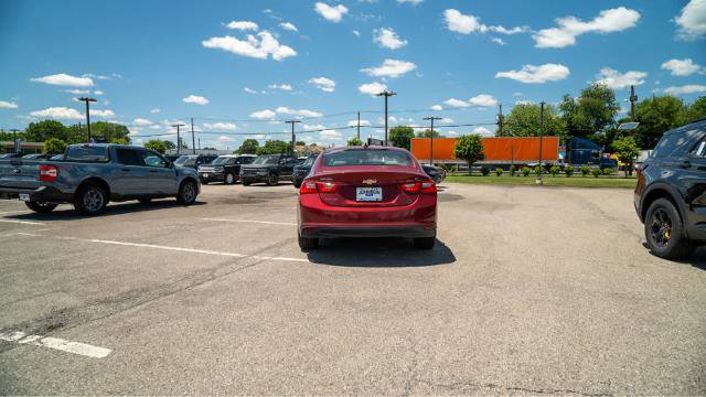 Used 2017 Chevrolet Malibu LT FWD image 5