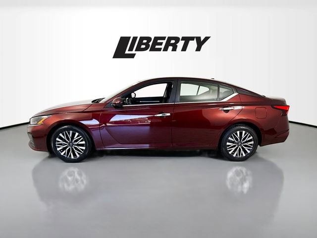 Used 2023 Nissan Altima 2.5 SV image 2