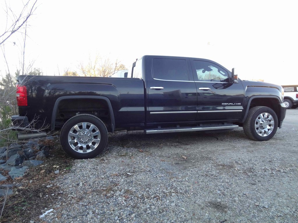 Used 2019 GMC Sierra 2500 Denali w/ Duramax Plus Package image 3