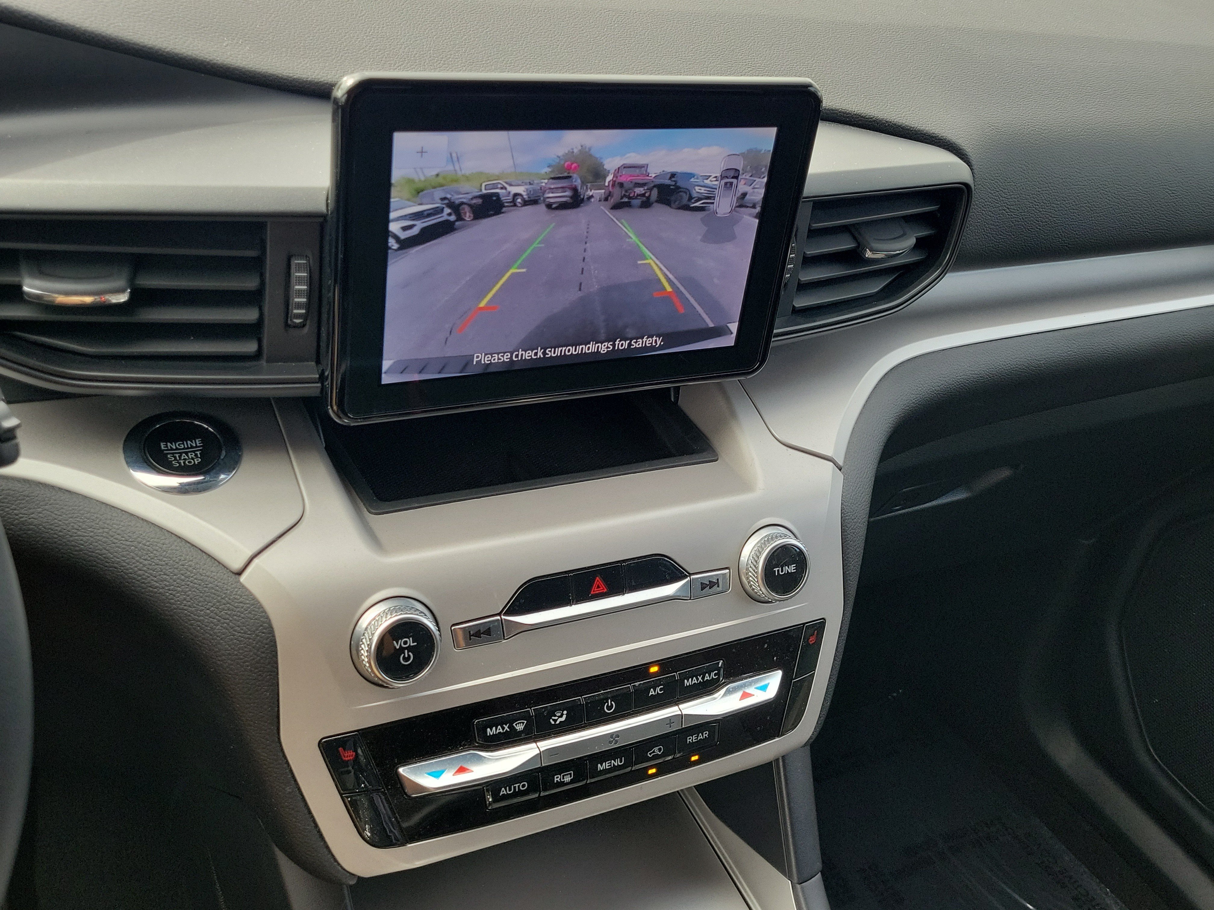 Certified 2024 Ford Explorer XLT RWD image 26