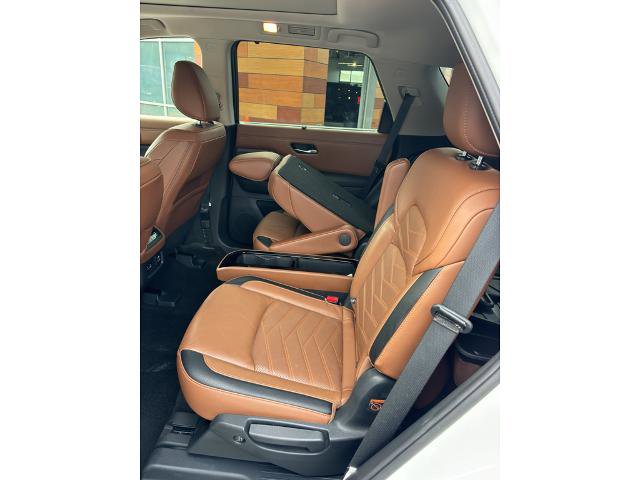 Used 2024 Nissan Pathfinder Platinum FWD image 9