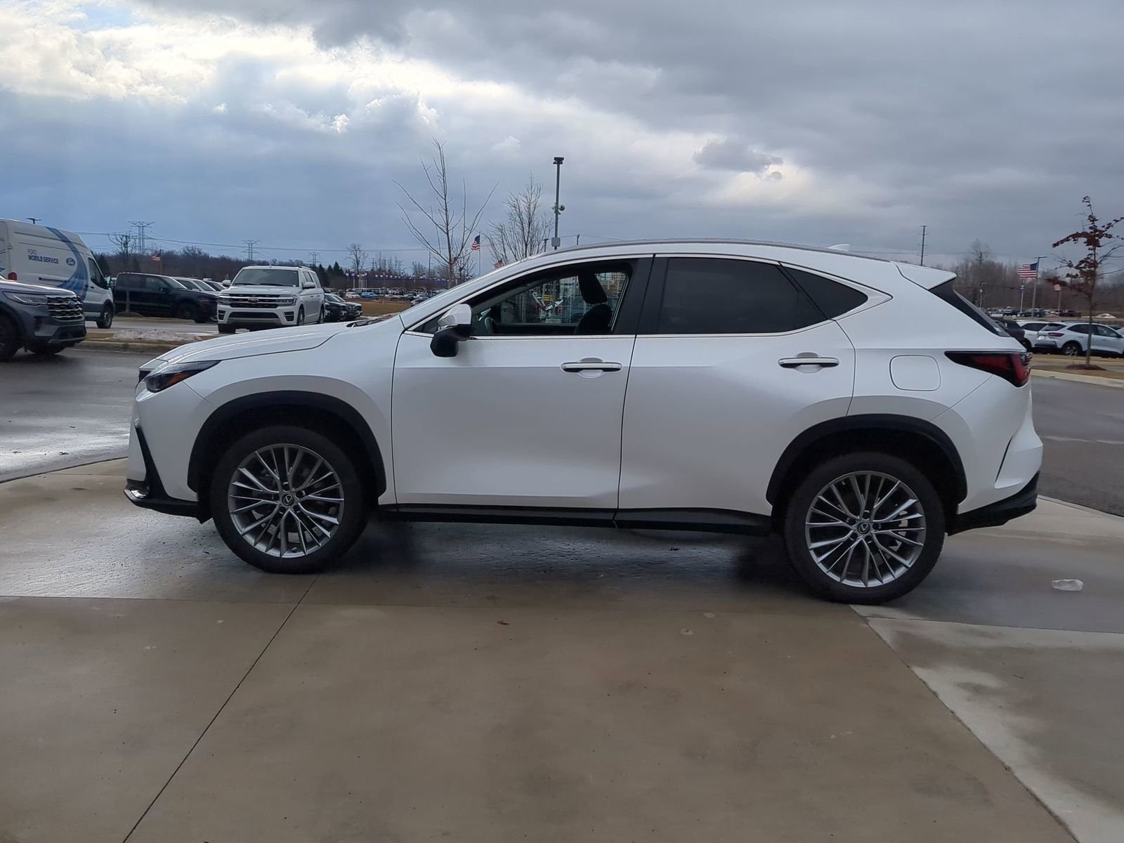 Used 2023 Lexus NX 350h AWD w/ Towing Package (2000 Lbs) image 3