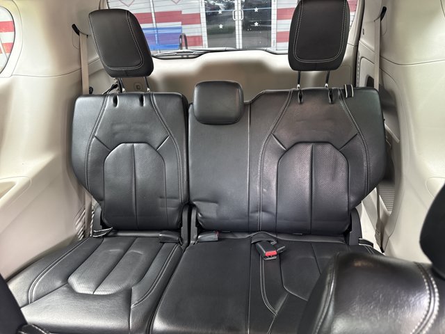 Used 2022 Chrysler Pacifica Touring-L FWD image 17