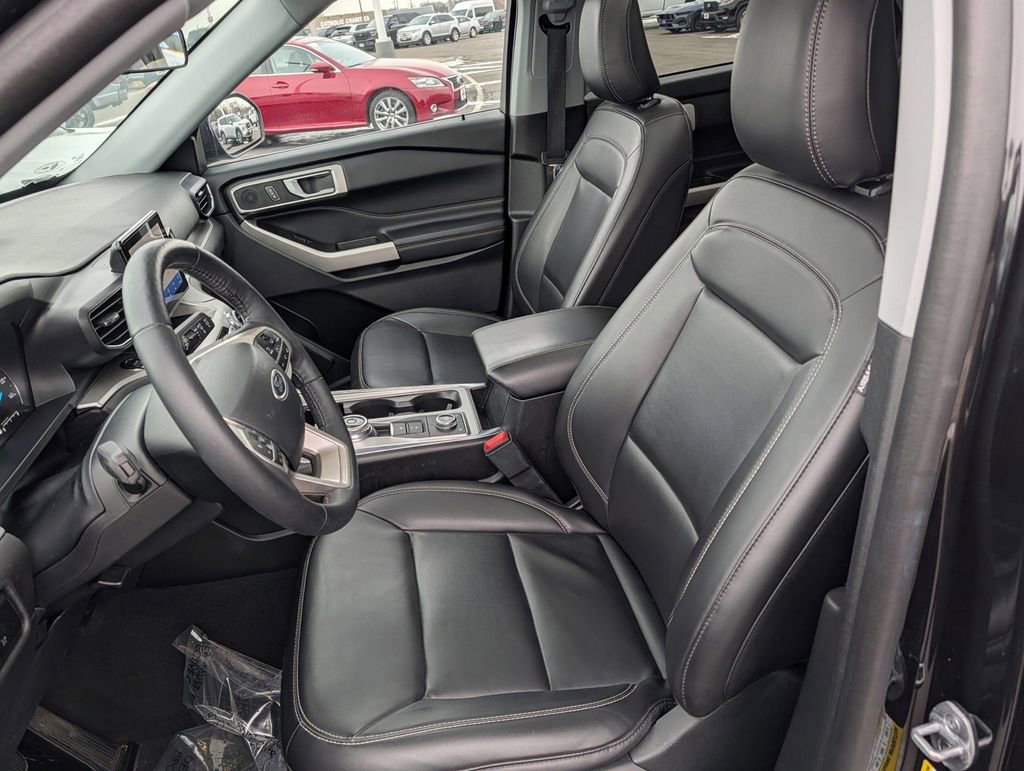 Certified 2022 Ford Explorer XLT w/ Equipment Group 202A image 7