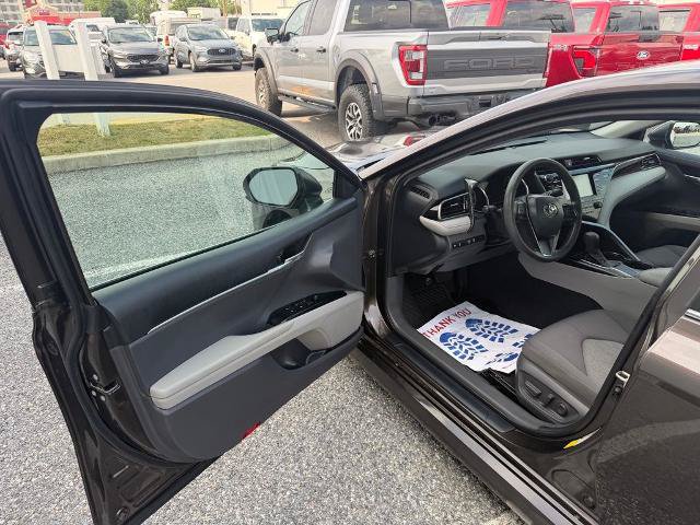 Used 2020 Toyota Camry LE FWD image 9