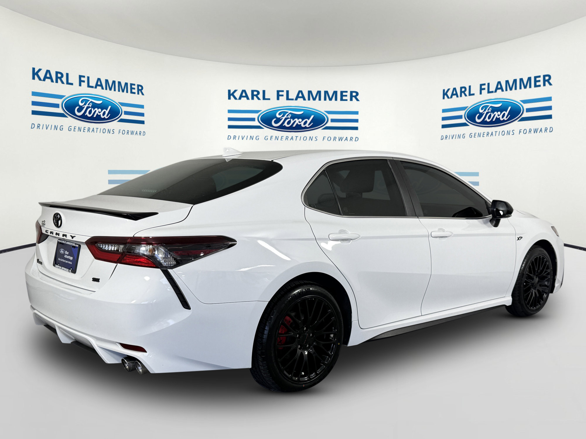 Used 2023 Toyota Camry SE FWD image 3