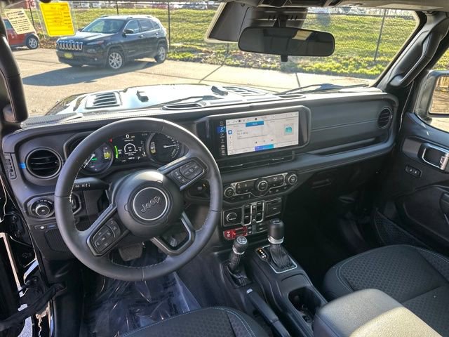 Used 2025 Jeep Wrangler Unlimited Rubicon 4xe w/ Safety Group AWD/4WD image 27