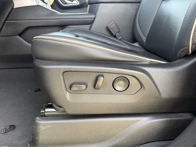 Used 2024 GMC Yukon SLT image 10