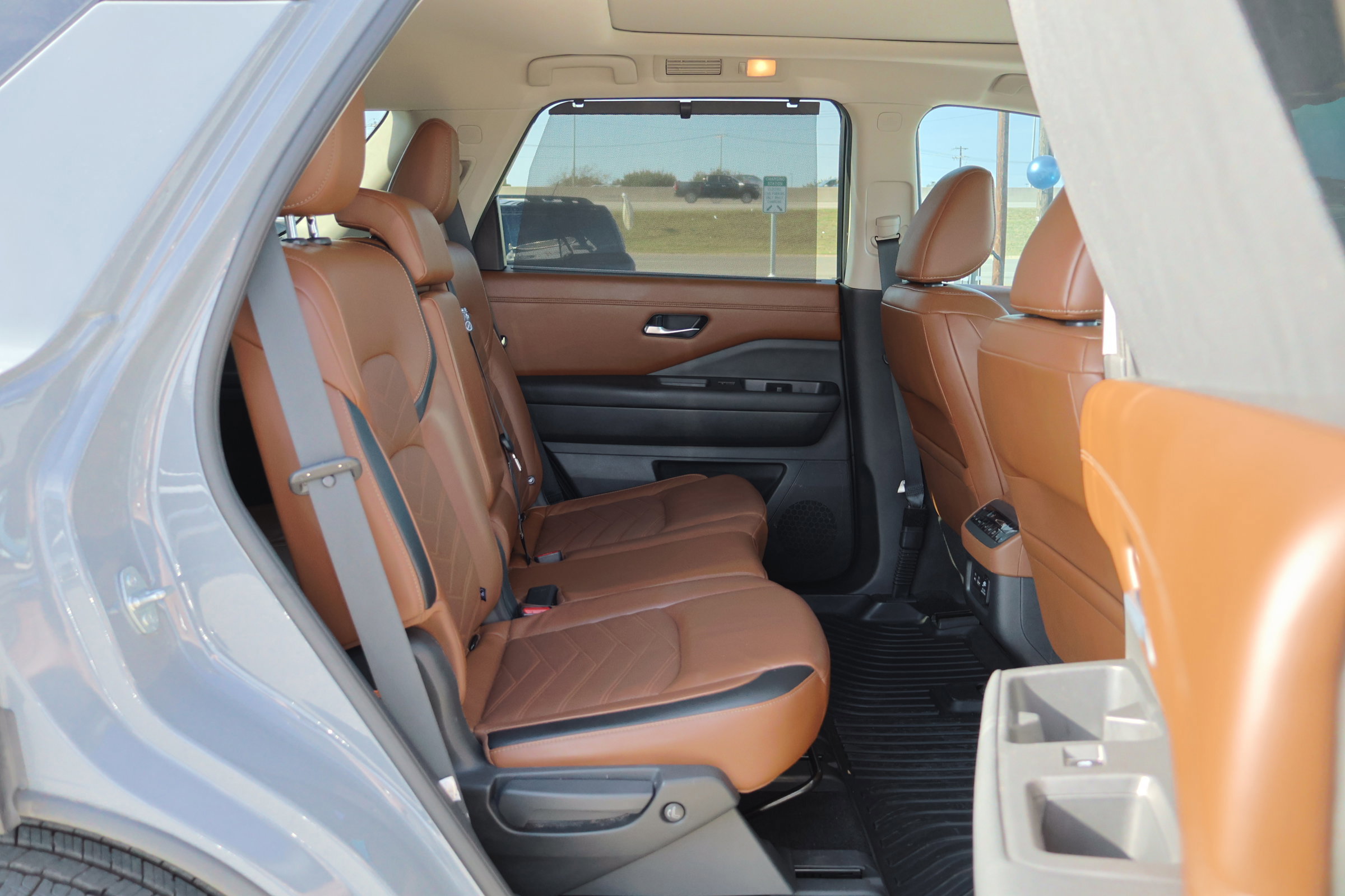 Used 2022 Nissan Pathfinder Platinum w/ Cargo Package image 41