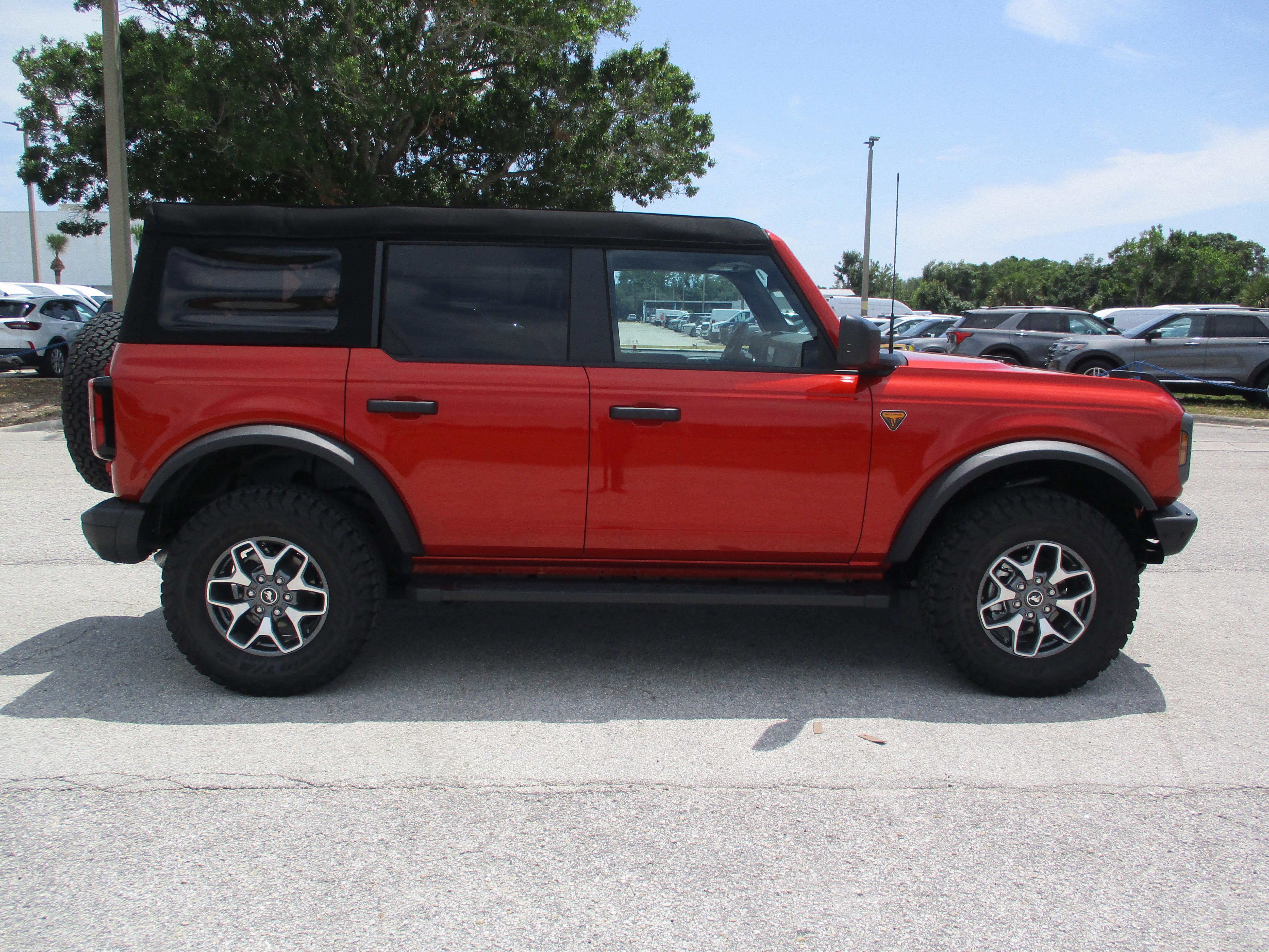Certified 2024 Ford Bronco Badlands image 6
