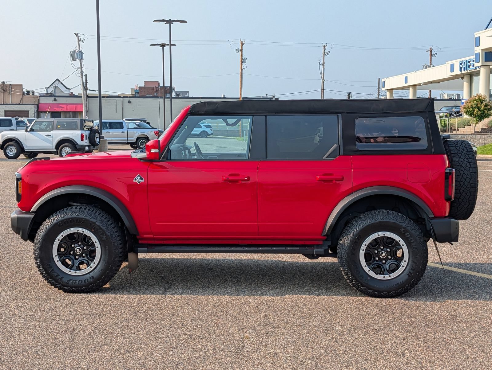 Certified 2023 Ford Bronco Outer Banks w/ Sasquatch Package AWD/4WD image 2