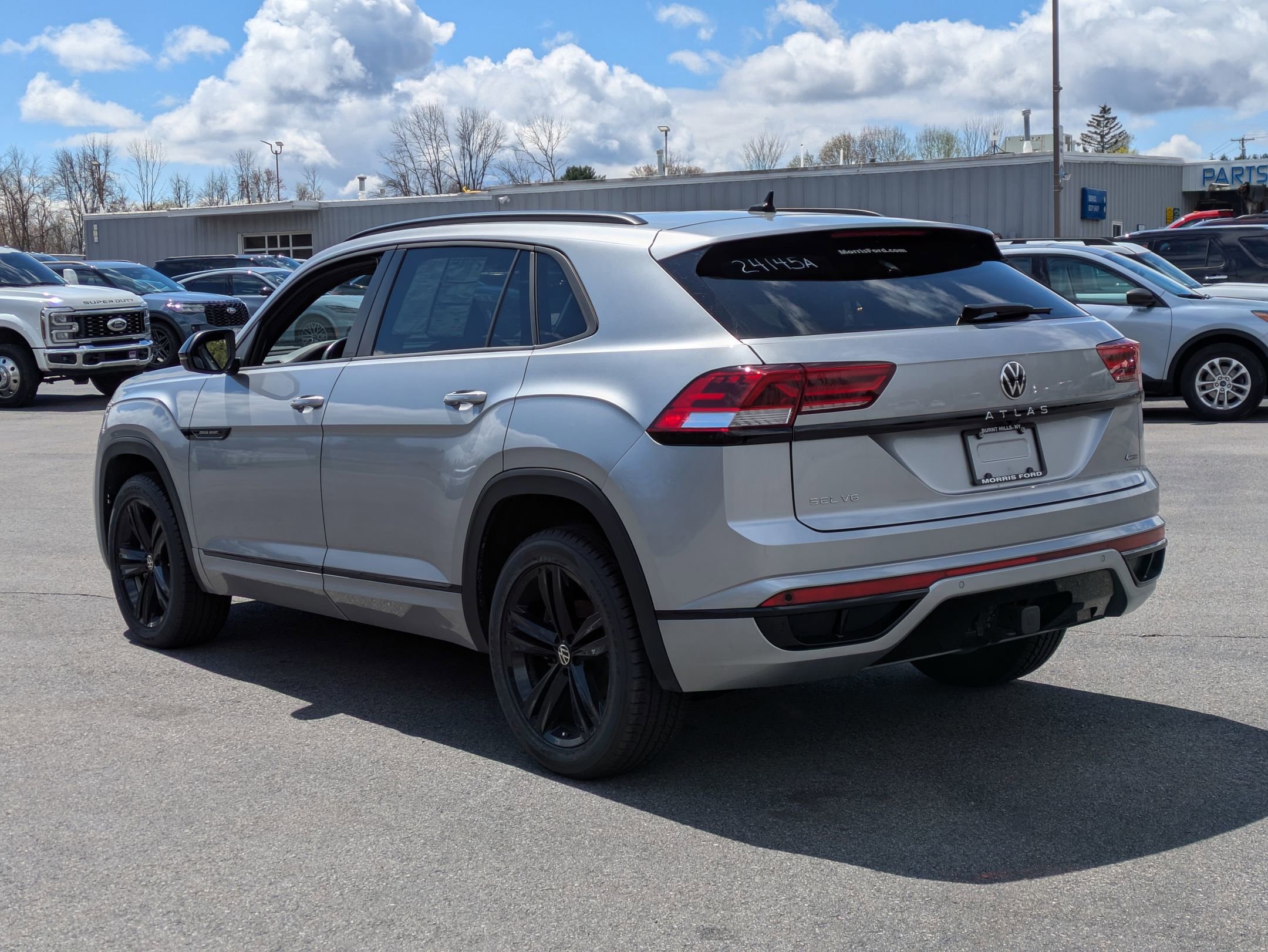 Used 2023 Volkswagen Atlas Cross Sport SEL AWD/4WD image 2