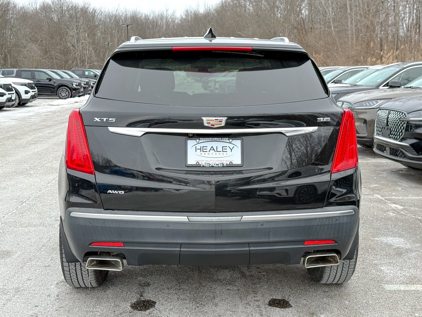 Used 2018 Cadillac XT5 Luxury w/ Driver Awareness Package image 3