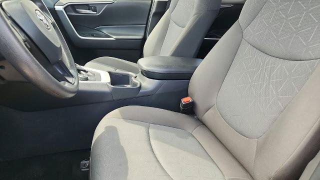 Used 2025 Toyota RAV4 XLE AWD/4WD image 11