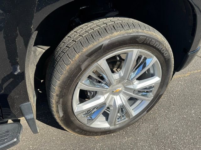 Used 2022 Chevrolet Silverado 1500 High Country w/ High Country Premium Package AWD/4WD image 11