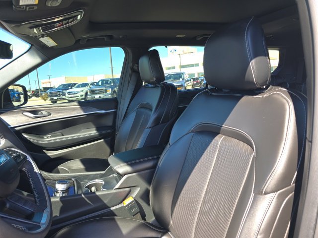 Used 2024 Jeep Grand Cherokee L Limited w/ Luxury Tech Group II AWD/4WD image 13