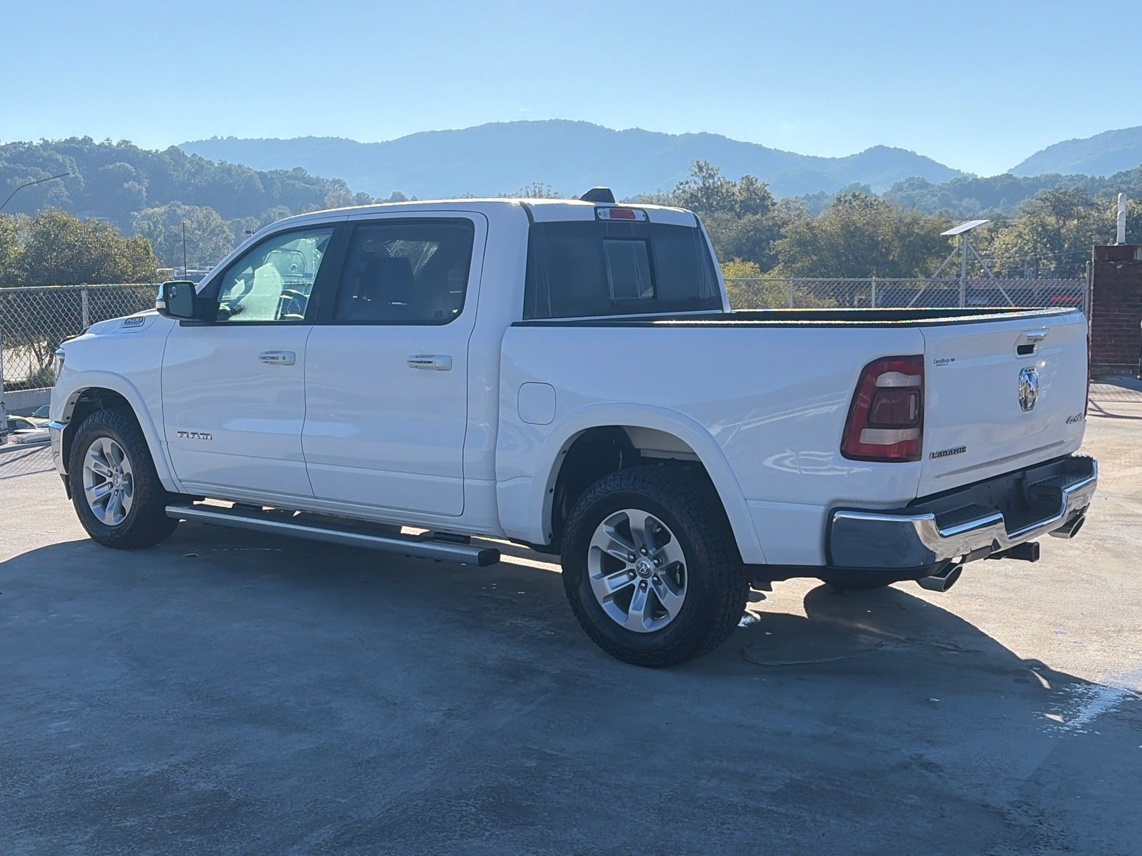 Used 2022 RAM 1500 Laramie AWD/4WD image 4