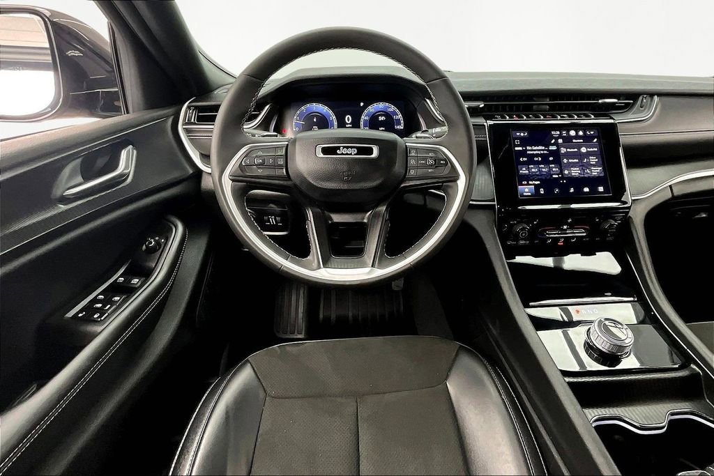 Used 2024 Jeep Grand Cherokee L Altitude AWD/4WD image 5